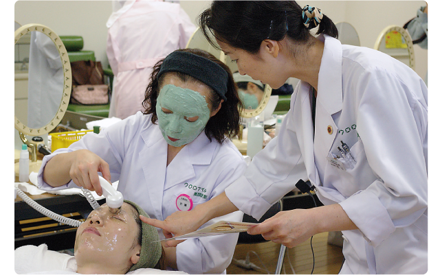 いつまでも美しく。そう願う、全ての人のために。│日興製薬